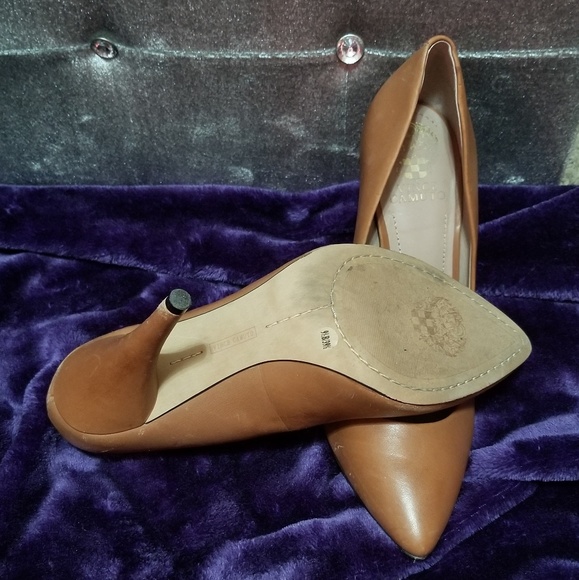 9 1/2 B Vince Camuto Heels - Picture 5 of 5